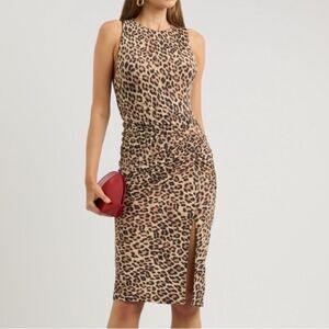 Alice + Olivia Maedell leopard
Print dress